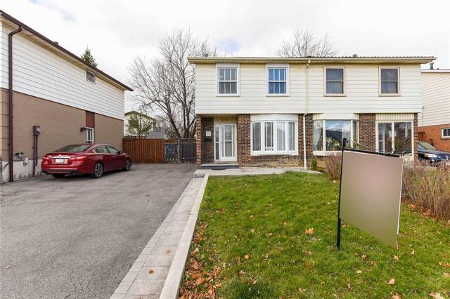 18 Crawford Dr, House semidetached with 3 bedrooms, 4 bathrooms and 3 parking in Brampton ON | Image 1