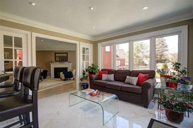 37 Ava Cres, House detached with 4 bedrooms, 5 bathrooms and 6 parking in Richmond Hill ON | Image 6