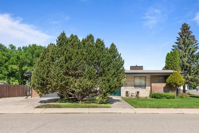 42 Chinook Drive Sw, House detached with 3 bedrooms, 3 bathrooms and 4 parking in Medicine Hat AB | Image 2