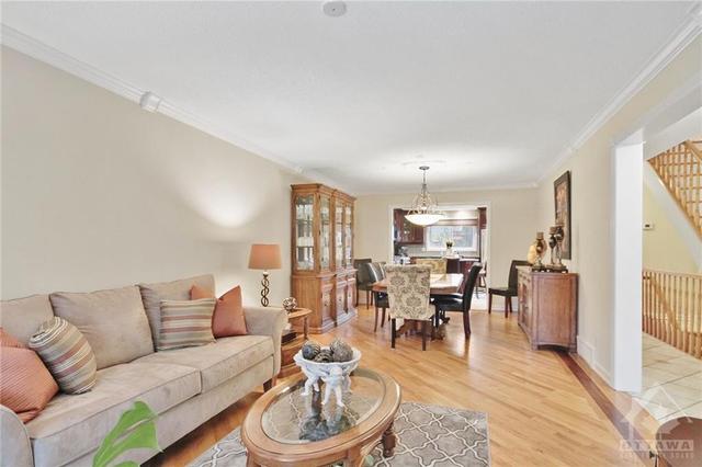 35 Ivylea Street, House detached with 4 bedrooms, 3 bathrooms and 5 parking in Ottawa ON | Image 6