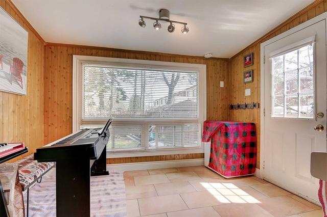 991 Carlaw Ave, House semidetached with 3 bedrooms, 2 bathrooms and 3 parking in Toronto ON | Image 7