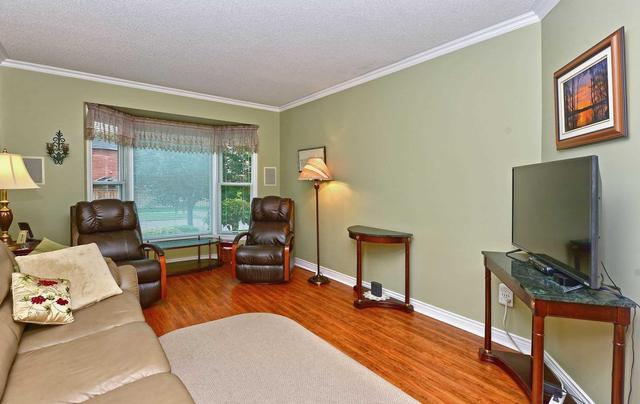 2 Hemmingway Dr, House detached with 4 bedrooms, 2 bathrooms and 2 parking in Clarington ON | Image 3