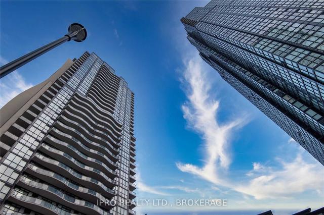 809 - 2900 Highway 7 Rd, Condo with 2 bedrooms, 2 bathrooms and 1 parking in Vaughan ON | Image 13