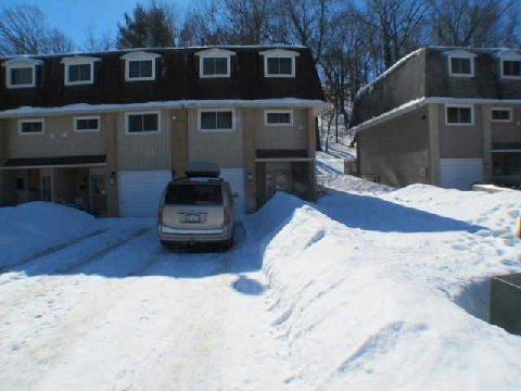 41 Raleigh St, Townhouse with 3 bedrooms, 2 bathrooms and 2 parking in Brantford ON | Image 1
