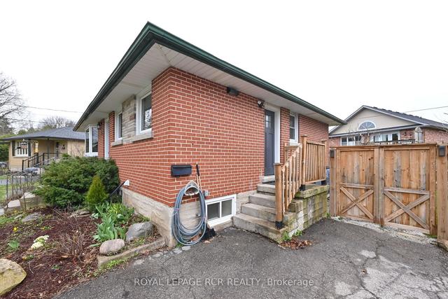 15 Robertson Dr, House detached with 2 bedrooms, 2 bathrooms and 4 parking in Guelph ON | Image 24