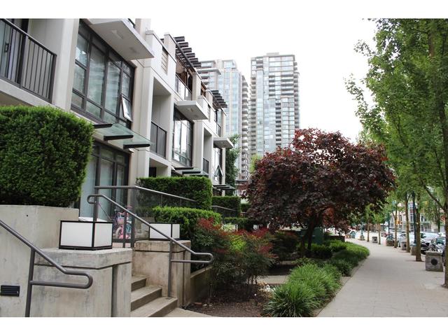 th3 - 1179 The High Street, House attached with 2 bedrooms, 3 bathrooms and null parking in Coquitlam BC | Image 7
