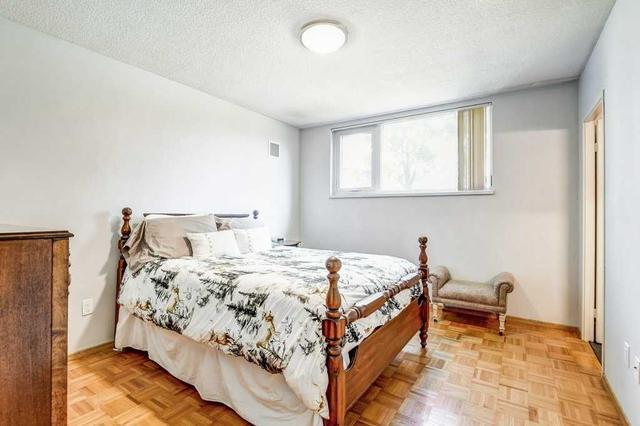 107 - 250 Scarlett Rd, Condo with 2 bedrooms, 2 bathrooms and 1 parking in Toronto ON | Image 5