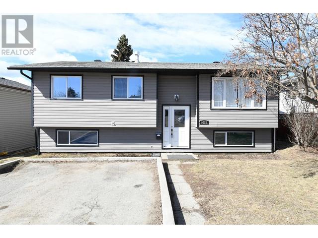 9020 88 Street, House detached with 5 bedrooms, 2 bathrooms and null parking in Fort St. John BC | Image 1