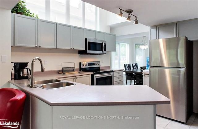 28 Barker Blvd, Condo with 3 bedrooms, 3 bathrooms and 2 parking in Collingwood ON | Image 32