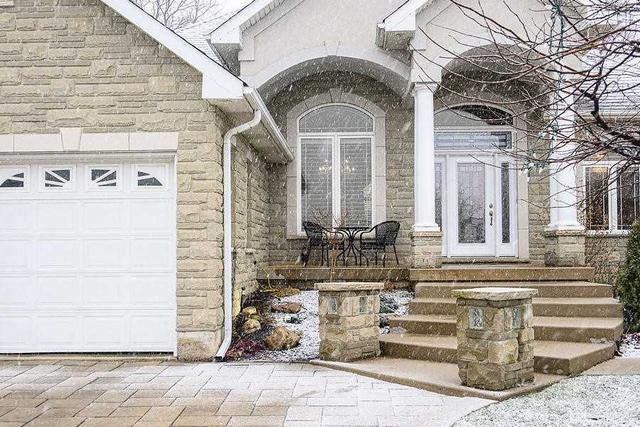19 Davis Cres, House detached with 2 bedrooms, 3 bathrooms and 5 parking in Hamilton ON | Image 12