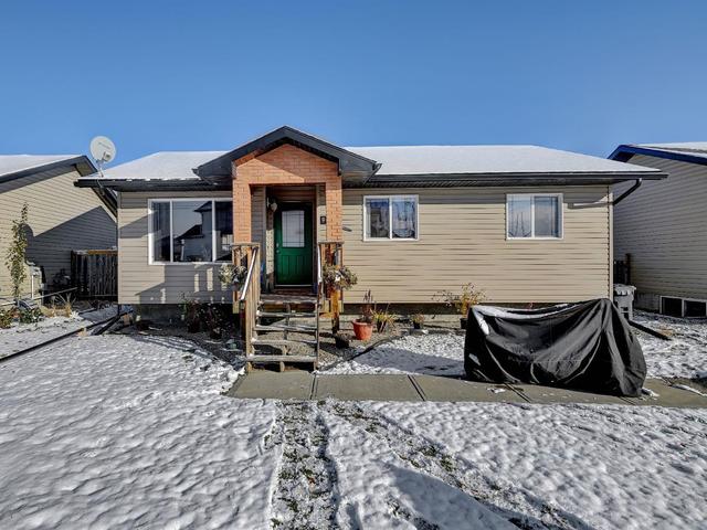 9324 98 Avenue, House detached with 4 bedrooms, 2 bathrooms and 3 parking in Wembley AB | Image 1