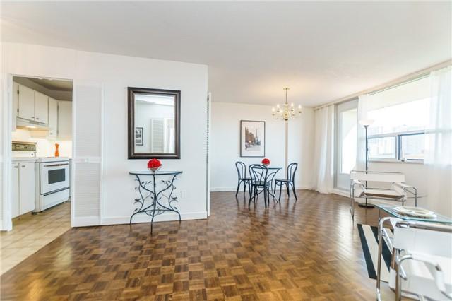 1002 - 40 Homewood Ave, Condo with 2 bedrooms, 1 bathrooms and 1 parking in Toronto ON | Image 4