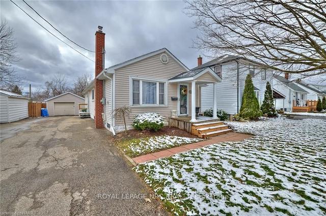 6100 Collins Dr, House detached with 3 bedrooms, 1 bathrooms and 5 parking in Niagara Falls ON | Image 12