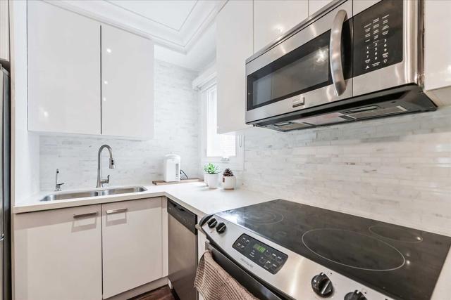 61 Aldwych Ave, House detached with 3 bedrooms, 3 bathrooms and 1 parking in Toronto ON | Image 3