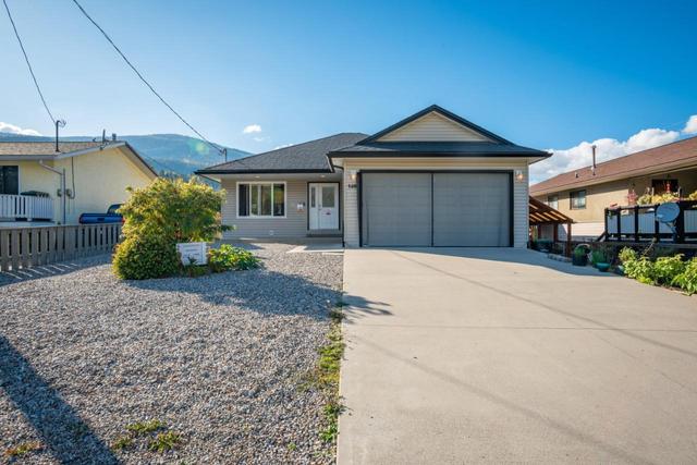608 6th Avenue, House detached with 4 bedrooms, 2 bathrooms and 6 parking in Castlegar BC | Image 22
