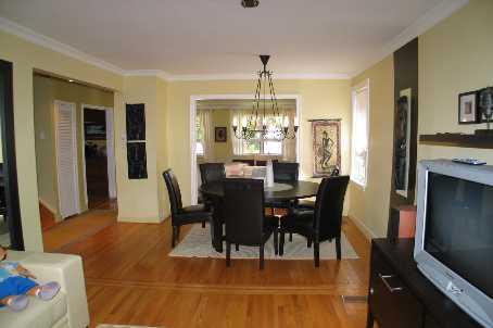 306 Renforth Dr, House detached with 4 bedrooms, 3 bathrooms and 5 parking in Toronto ON | Image 4