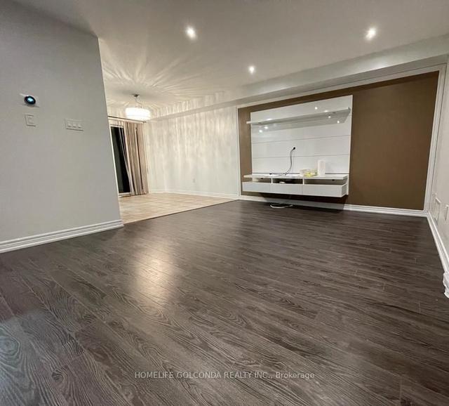 203 Sunway Sq, House attached with 3 bedrooms, 4 bathrooms and 4 parking in Markham ON | Image 4