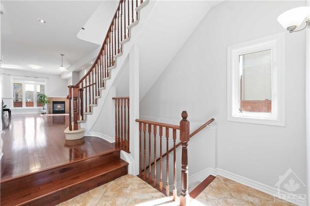 127 Jersey Tea Circle, Townhouse with 3 bedrooms, 3 bathrooms and 3 parking in Ottawa ON | Image 3