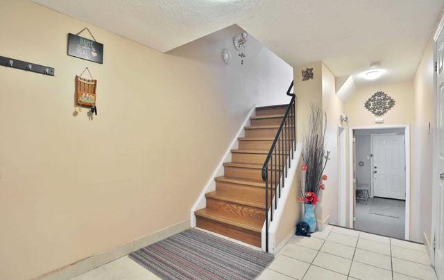 40 Barlake Ave, Townhouse with 3 bedrooms, 2 bathrooms and 2 parking in Hamilton ON | Image 23
