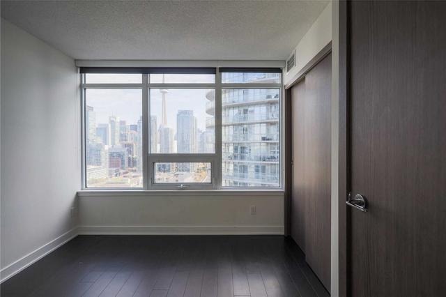 2815 - 17 Bathurst St, Condo with 3 bedrooms, 2 bathrooms and 1 parking in Toronto ON | Image 10
