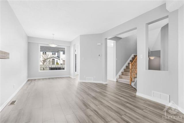 673 Valin Street, House detached with 3 bedrooms, 3 bathrooms and 3 parking in Ottawa ON | Image 7