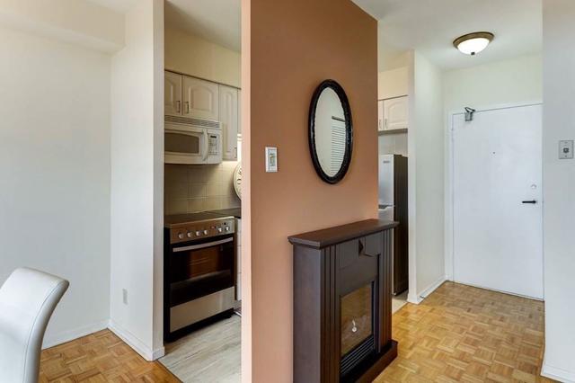 608 - 50 Old Kingston Rd E, Condo with 1 bedrooms, 1 bathrooms and 0 parking in Toronto ON | Image 5