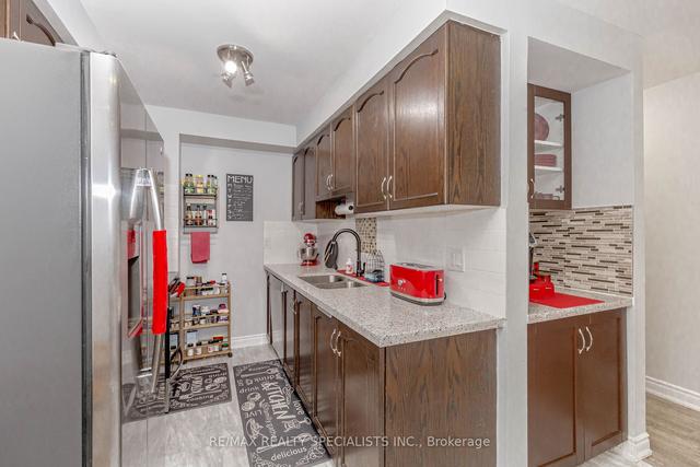 36 Carleton Pl, Townhouse with 3 bedrooms, 2 bathrooms and 2 parking in Brampton ON | Image 40