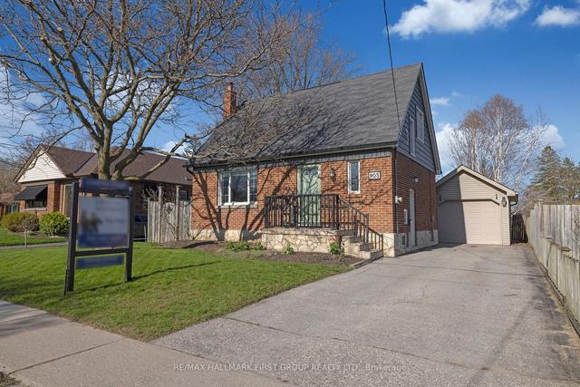 903 Mary St N, House detached with 3 bedrooms, 2 bathrooms and 4 parking in Oshawa ON | Image 1