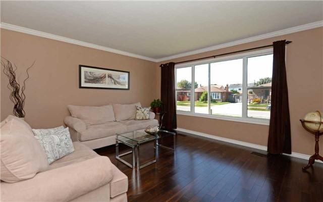 1003 Walton Blvd, House detached with 3 bedrooms, 2 bathrooms and 4 parking in Whitby ON | Image 2