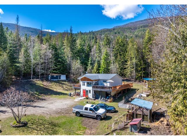 853 Birchmont Drive, House detached with 4 bedrooms, 2 bathrooms and null parking in Central Kootenay C BC | Image 35