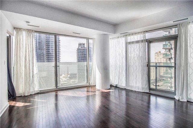 1604 - 12 York St, Condo with 3 bedrooms, 2 bathrooms and 1 parking in Toronto ON | Image 12