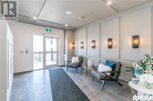 207 - 295 Cundles Rd E, Condo with 1 bedrooms, 1 bathrooms and 1 parking in Barrie ON | Image 3
