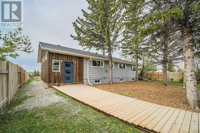 736 Blairmore Street, House detached with 3 bedrooms, 1 bathrooms and 5 parking in Pincher Creek AB | Card Image