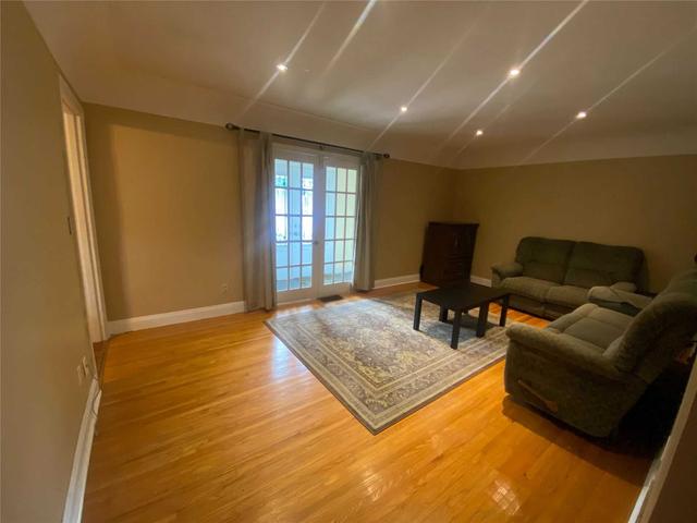 439 Upper Gage Ave, House detached with 2 bedrooms, 1 bathrooms and 1 parking in Hamilton ON | Image 3
