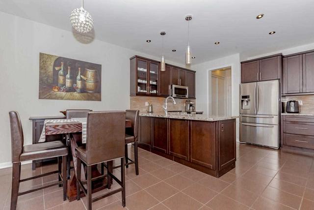 833 Farmstead Dr, House detached with 4 bedrooms, 4 bathrooms and 4 parking in Milton ON | Image 3