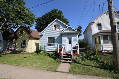 4304 Ferguson Street, House detached with 2 bedrooms, 1 bathrooms and null parking in Niagara Falls ON | Card Image
