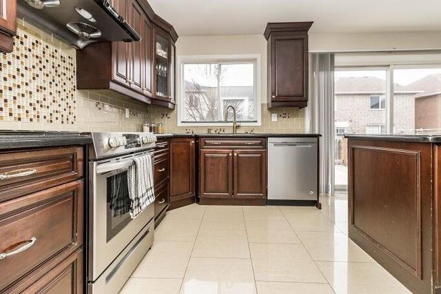13 Yukon Lane, House detached with 4 bedrooms, 4 bathrooms and 6 parking in Brampton ON | Image 8