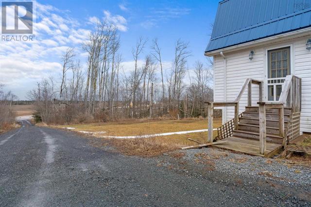 5496 Highway 215, House detached with 4 bedrooms, 2 bathrooms and null parking in East Hants NS | Image 5