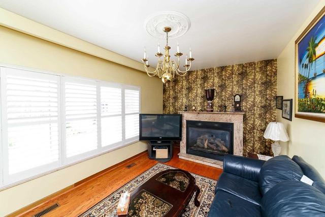 15 Dundee Dr, House detached with 3 bedrooms, 2 bathrooms and 6 parking in Toronto ON | Image 9