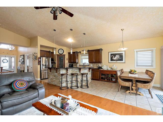 6422 164a Av Nw, House detached with 5 bedrooms, 3 bathrooms and null parking in Edmonton AB | Image 16