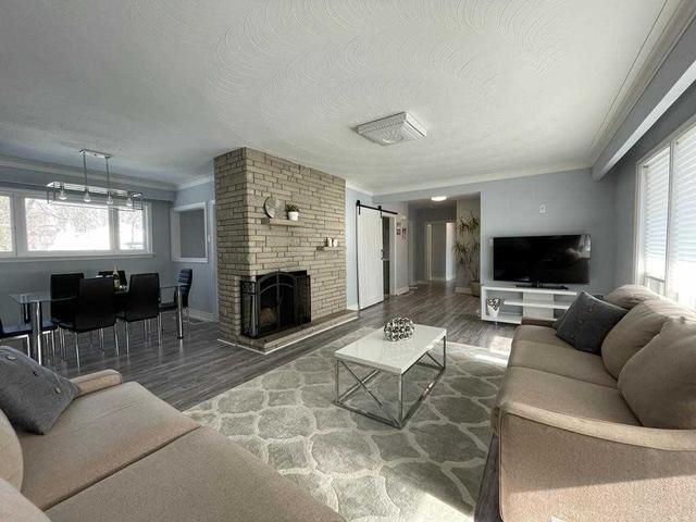 10 Sifton Crt, House detached with 3 bedrooms, 2 bathrooms and 2 parking in Toronto ON | Image 12