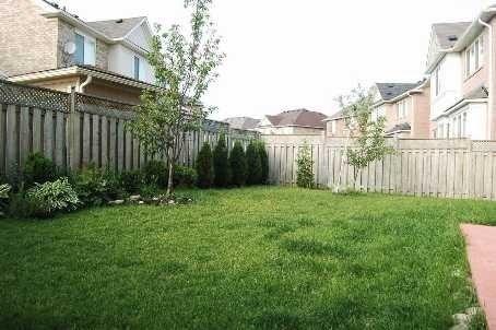 20 Redbud St, House detached with 4 bedrooms, 3 bathrooms and 4 parking in Markham ON | Image 2