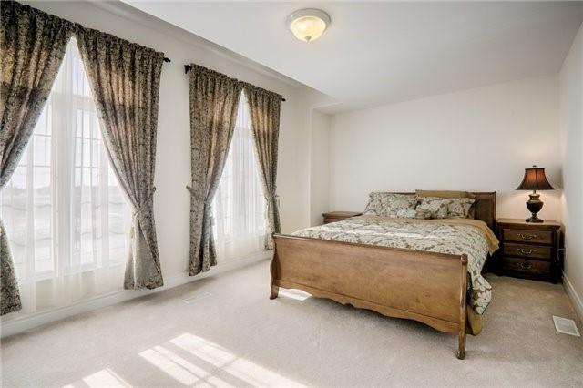 38 Kane Cres, House detached with 5 bedrooms, 4 bathrooms and 3 parking in Aurora ON | Image 12