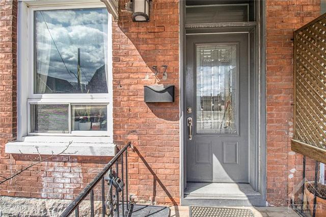 57 Louisa Street, Townhouse with 2 bedrooms, 1 bathrooms and 1 parking in Ottawa ON | Image 2