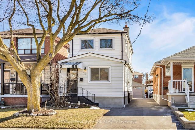 15 Bexley Cres, House detached with 2 bedrooms, 2 bathrooms and 3 parking in Toronto ON | Image 1