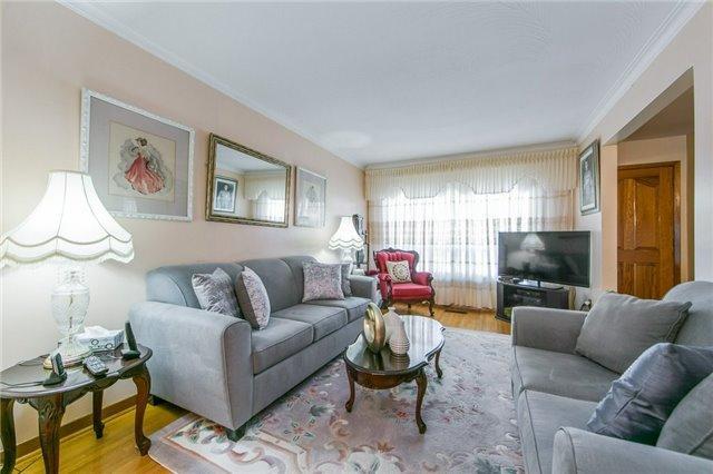 68 Eaton Ave, House detached with 3 bedrooms, 3 bathrooms and 2 parking in Toronto ON | Image 4