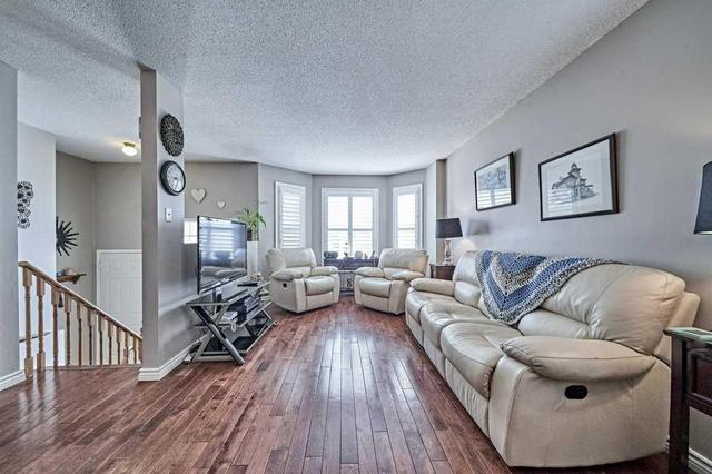 32 Goodwin Ave, House detached with 3 bedrooms, 3 bathrooms and 4 parking in Clarington ON | Image 4