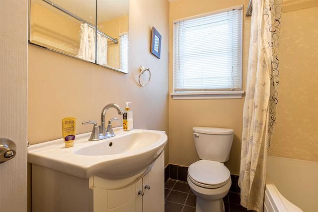 81 Chestnut St W, House detached with 3 bedrooms, 2 bathrooms and 6 parking in St. Catharines ON | Image 4