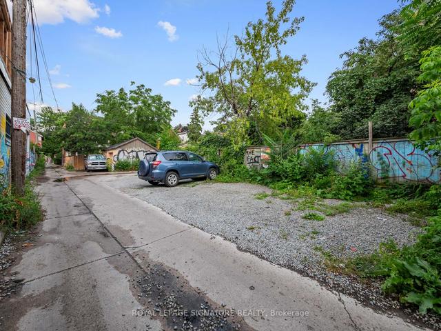 725 Dovercourt Rd, Home with 4 bedrooms, 2 bathrooms and 0 parking in Toronto ON | Image 25