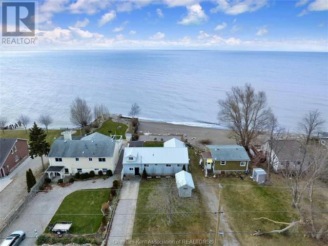 18420 Erie Shore Drive, House detached with 3 bedrooms, 2 bathrooms and null parking in Chatham Kent ON | Image 6